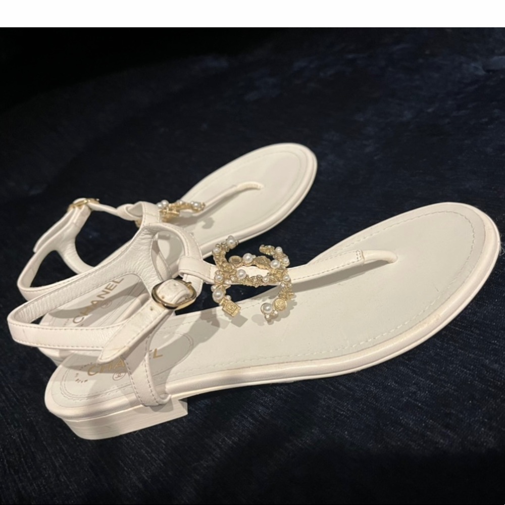 Beautiful Classy Chanel white thong flat sandals, Gold CC logo.  Size 35.